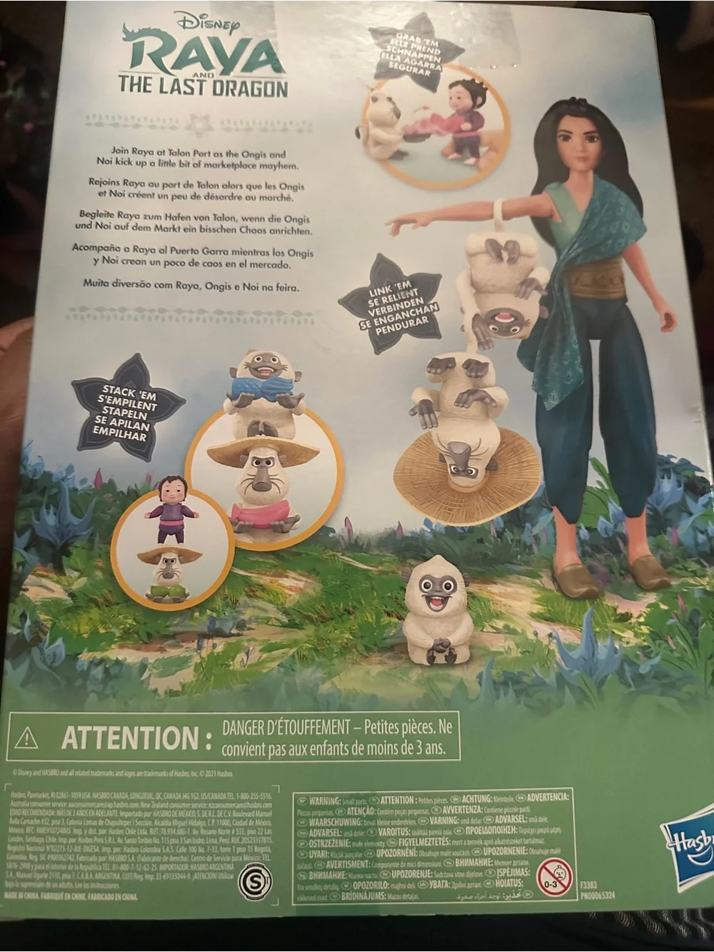 Hasbro Raya Doll with Teal Wrap and Blue Pants, Includes Mini Characters